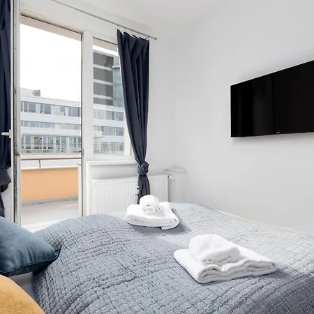 2 Bedroom With A Terrace Near The Metro Prague