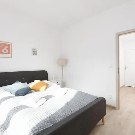 2 Bedroom With A Terrace Near The Metro * Prague