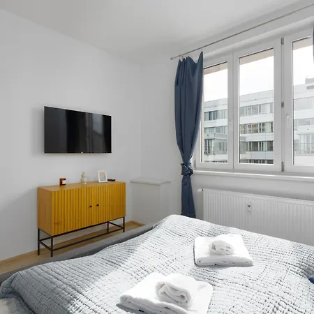 2 Bedroom With A Terrace Near The Metro *