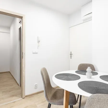 2 Bedroom With A Terrace Near The Metro