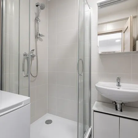2 Bedroom With A Terrace Near The Metro Apartment Prague