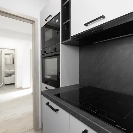 2 Bedroom With A Terrace Near The Metro Apartment