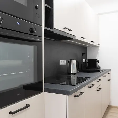 2 Bedroom With A Terrace Near The Metro Prague