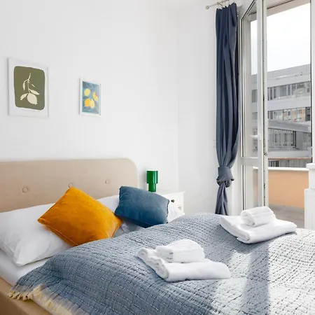 Apartment 2 Bedroom With A Terrace Near The Metro Prague