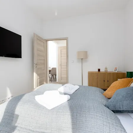 2 Bedroom With A Terrace Near The Metro Praha